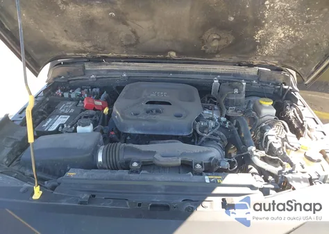 2021 Jeep Wrangler Unlimited Sahara Altitude 4X4 z USA, uszkodzony, nr VIN 1C4HJXEN5MW530996